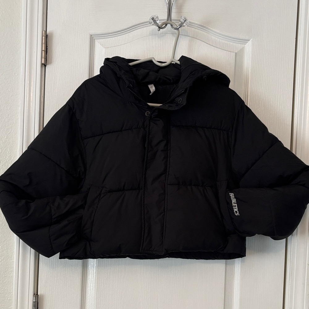 Fabletics  Women’s Medium Essential Cropped Hooded Puffer